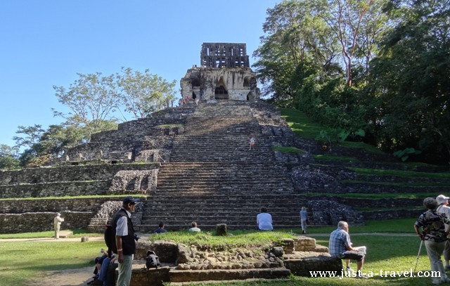 Templo de la Cruz Foliada Palenque